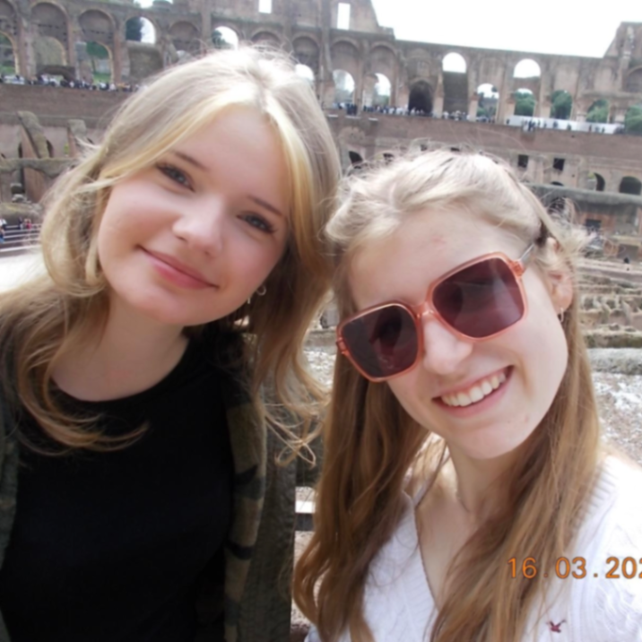 Lara & Allegra photo 4
